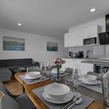 Luxury And Modern With Sea View And Garage Apartment *