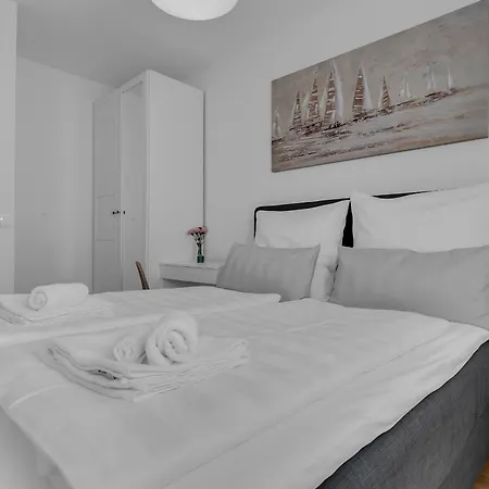 Apartment Luxury And Modern With Sea View And Garage Makarska